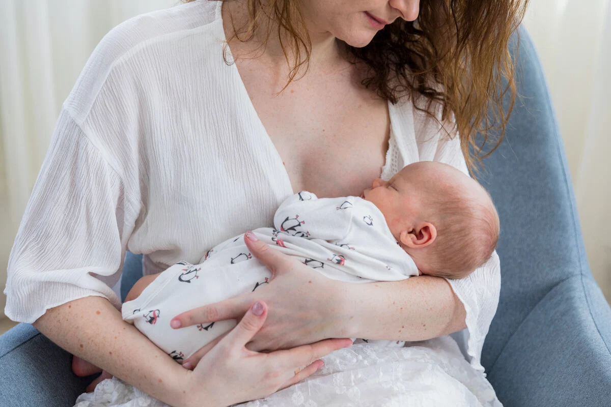 Article Parlons Bambins : bébé ne s'endort qu'au sein, que faire